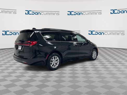 Used 2022 Chrysler Pacifica Touring-L FWD image 8