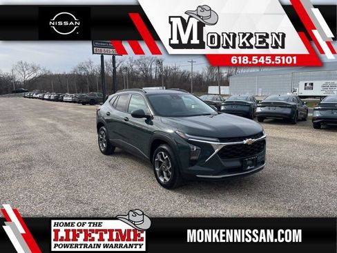 Used 2025 Chevrolet Trax LT image 1