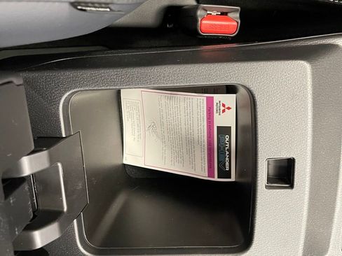 New 2025 Mitsubishi Outlander SE image 11