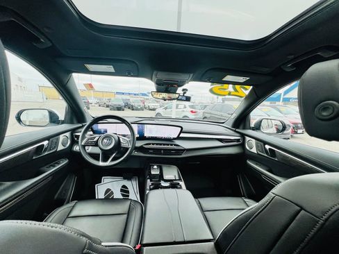 Used 2025 Buick Enclave Avenir w/ Super Cruise Package image 17