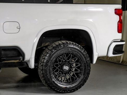 Used 2024 Chevrolet Silverado 2500 LT AWD/4WD image 14