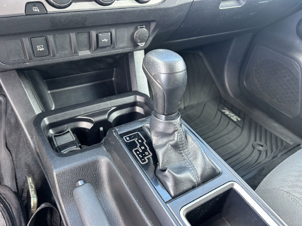 Used 2020 Toyota Tacoma SR w/ SR Convenience Package RWD image 27