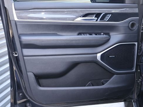 Used 2022 Jeep Wagoneer Series III w/ Flexible Seating Group AWD/4WD image 10