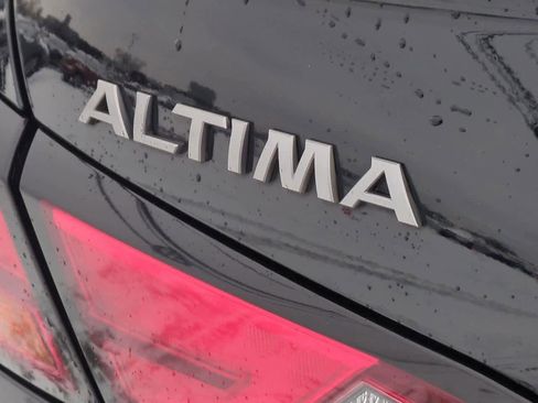 Used 2024 Nissan Altima 2.5 SV image 11