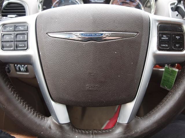 Used 2013 Chrysler Town & Country Touring-L w/ Entertainment Group #2 FWD image 10