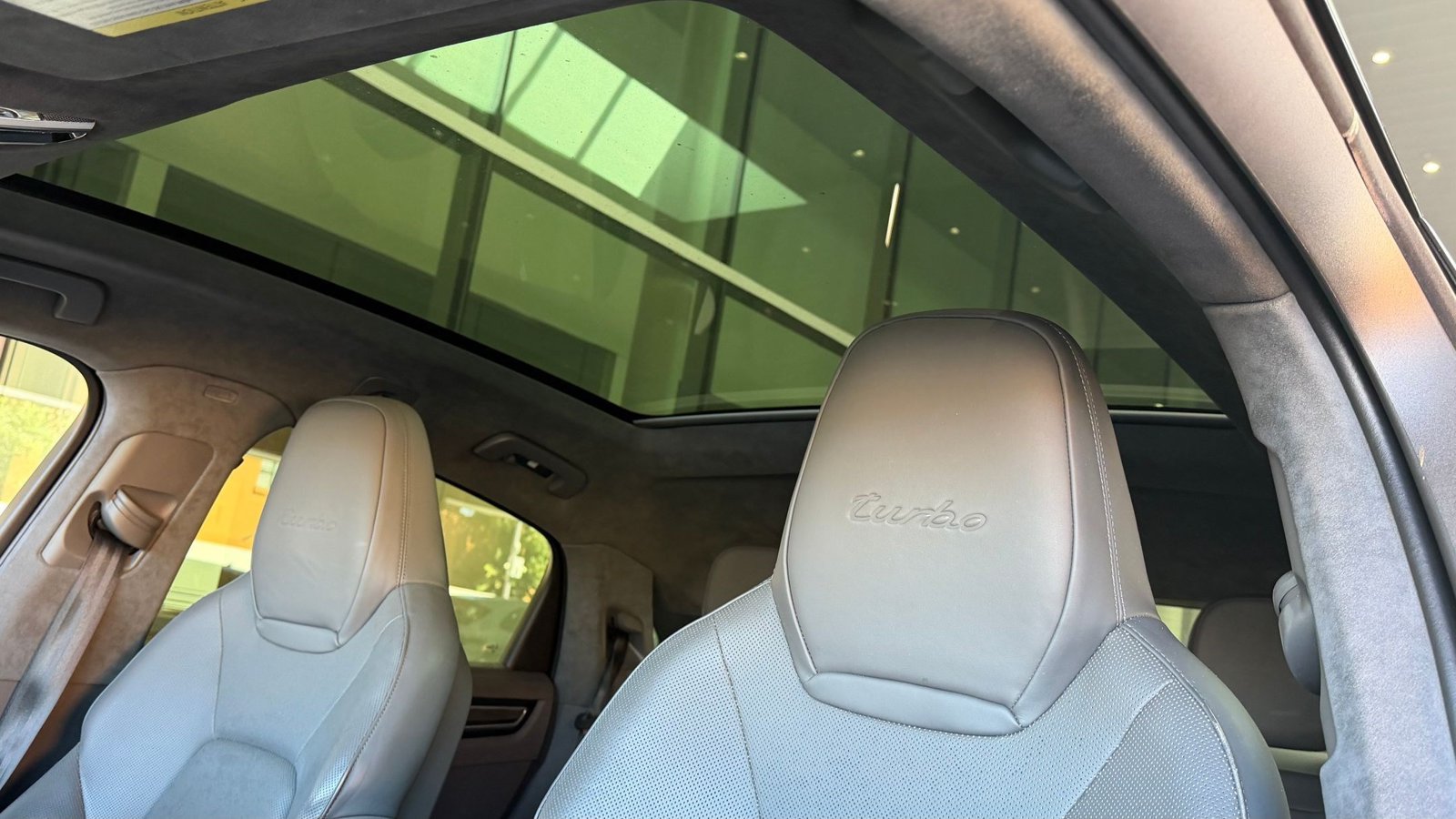 Certified 2022 Porsche Cayenne Turbo AWD/4WD image 16