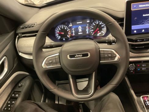 Used 2024 Jeep Compass Latitude image 18