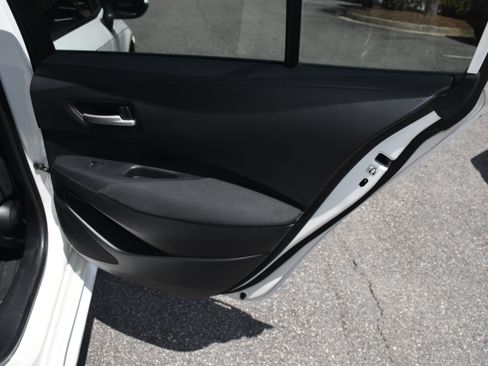 Used 2020 Toyota Corolla LE FWD image 18