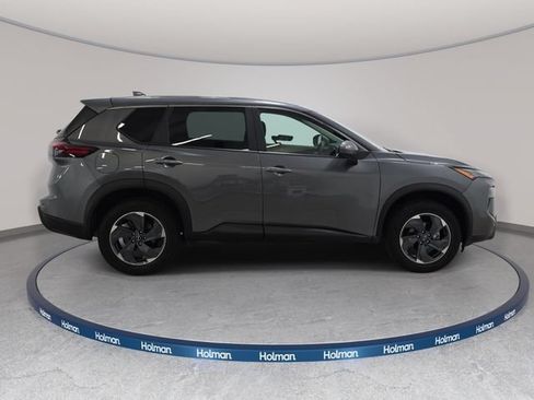 Used 2025 Nissan Rogue SV FWD image 5