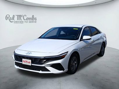 New 2025 Hyundai Elantra SE
