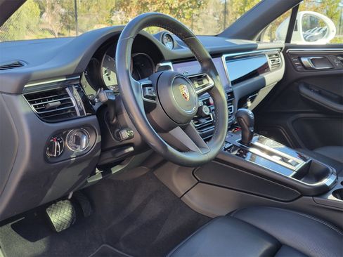 Certified 2024 Porsche Macan S image 4