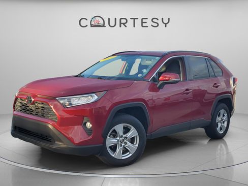 Used 2021 Toyota RAV4 XLE w/ Convenience Package image 1
