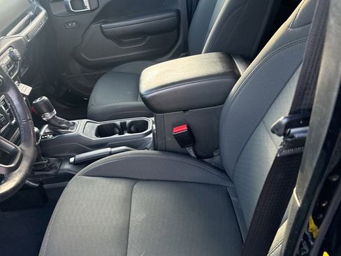 Used 2022 Jeep Wrangler Unlimited Sport image 17