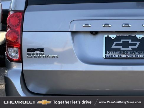 Used 2018 Dodge Grand Caravan SE w/ UConnect Hands-Free Group image 6