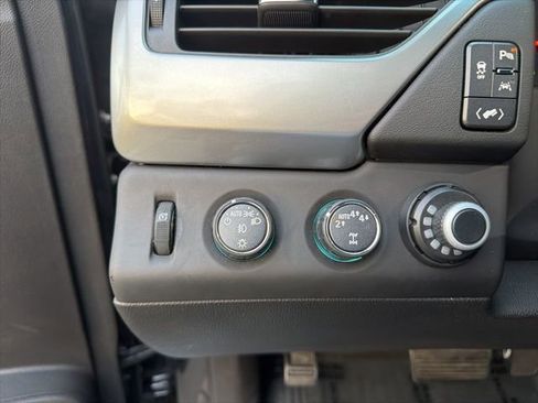 Used 2018 Chevrolet Suburban LT w/ LT Signature Package image 22