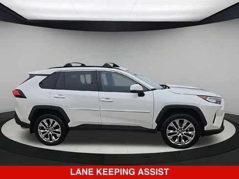 Used 2021 Toyota RAV4 XLE Premium FWD image 9