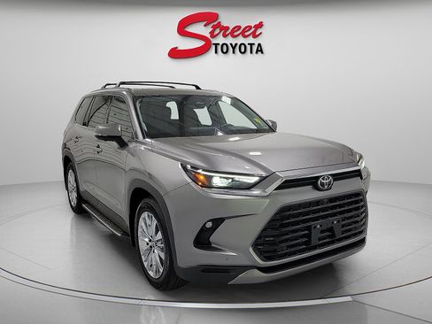 Certified 2026 Toyota Grand Highlander AWD image 5