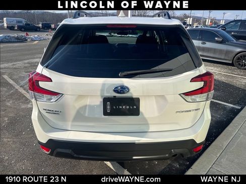 Used 2023 Subaru Forester Premium image 4