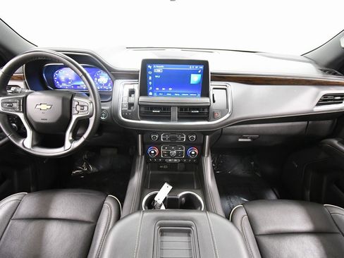 Used 2024 Chevrolet Suburban Premier image 3