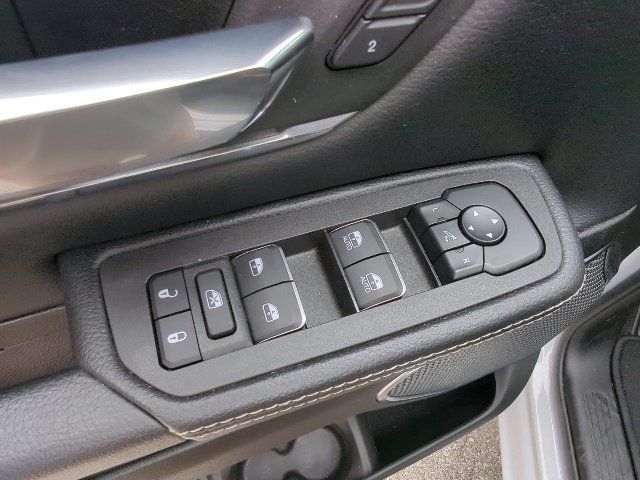 Used 2026 RAM 1500 Laramie AWD/4WD image 13