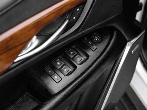 Used 2019 Cadillac Escalade ESV Premium Luxury RWD image 45