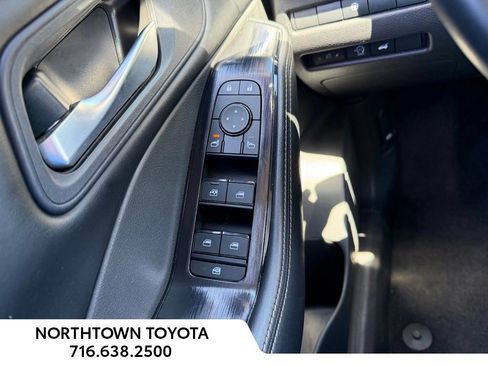 Used 2025 Nissan Rogue SV AWD/4WD image 28