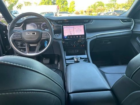 Used 2025 Jeep Grand Cherokee L Limited w/ Black Appearance Package RWD image 17