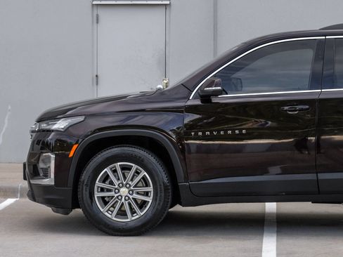 Used 2022 Chevrolet Traverse LT FWD image 16