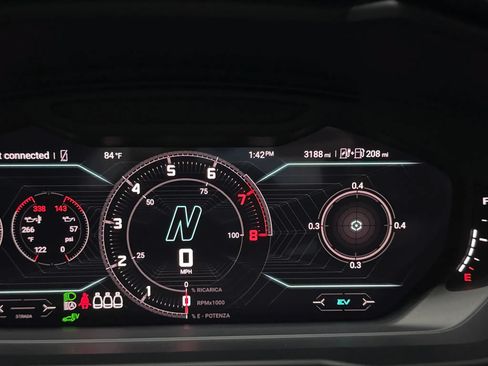 Used 2025 Lamborghini Urus SE AWD/4WD image 39