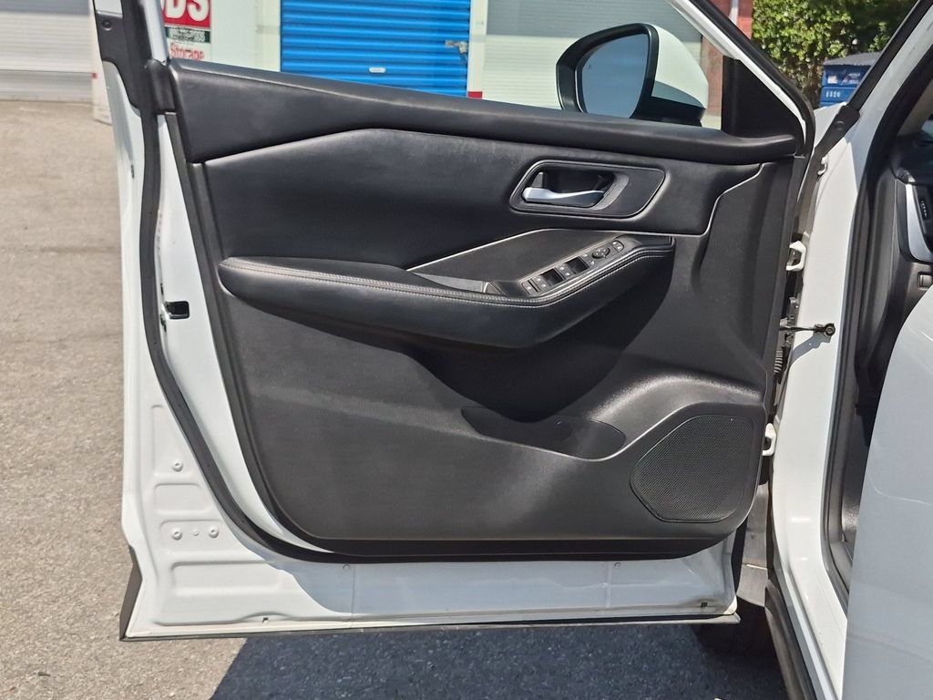 Certified 2024 Nissan Rogue SV FWD image 12
