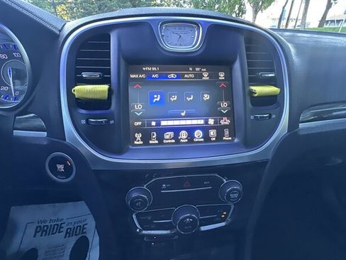 Used 2015 Chrysler 300 Limited RWD image 20