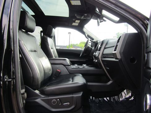 Used 2018 Ford Expedition XLT w/ Equipment Group 202A AWD/4WD image 12