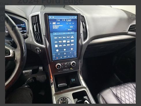 Used 2024 Ford Edge Titanium image 14