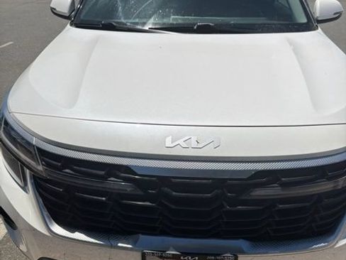 Used 2024 Kia Seltos EX FWD image 3