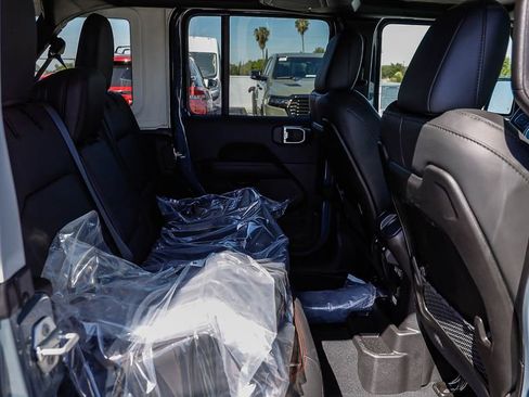 New 2026 Jeep Wrangler Unlimited Rubicon w/ Whitecap Package image 19