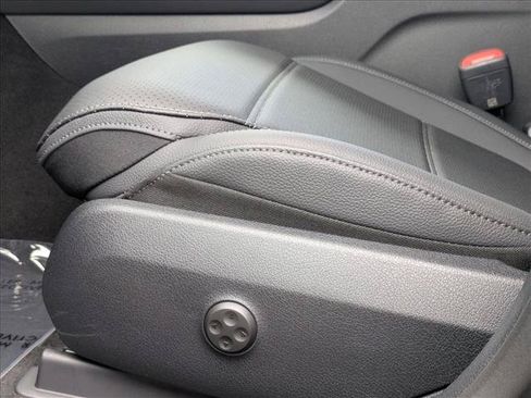 Used 2026 Mercedes-Benz GLC 300 image 4
