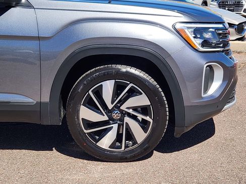 Used 2025 Volkswagen Atlas SE image 29