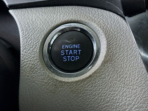 Used 2019 Toyota Sienna XLE w/ XLE Navigation Package image 21