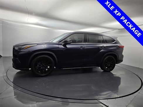 Used 2022 Toyota Highlander XLE image 5