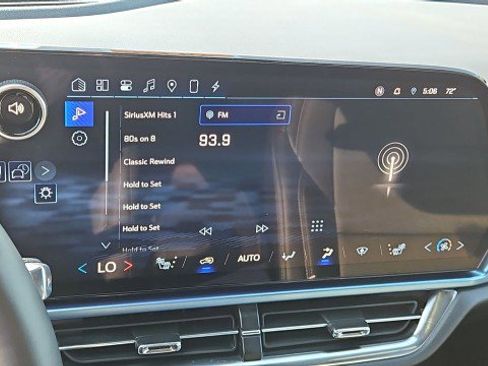 Used 2025 Chevrolet Equinox EV LT w/ Convenience Package FWD image 13