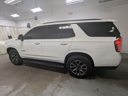Used 2022 Chevrolet Tahoe Z71 w/ Luxury Package AWD/4WD image 10