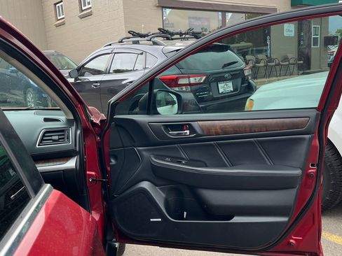 Used 2019 Subaru Outback 2.5i Limited AWD/4WD image 11