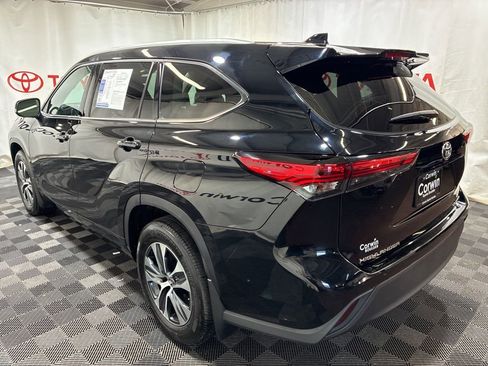 Used 2022 Toyota Highlander XLE image 5