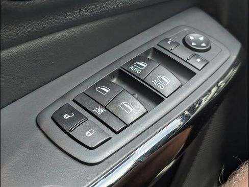 Used 2021 Jeep Cherokee Latitude Plus FWD image 11