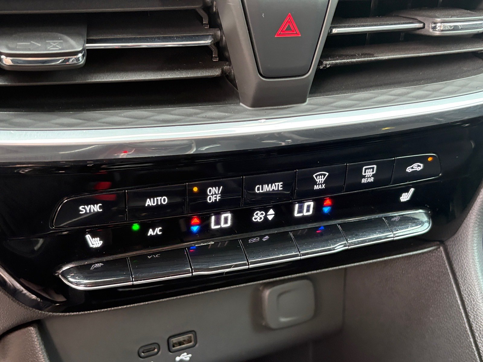 Used 2024 Buick Encore GX Avenir w/ Avenir Technology Package FWD image 27