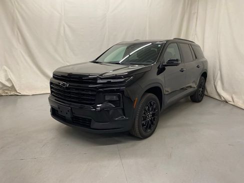 Used 2024 Chevrolet Traverse LT w/ Midnight/Sport Edition AWD/4WD image 2