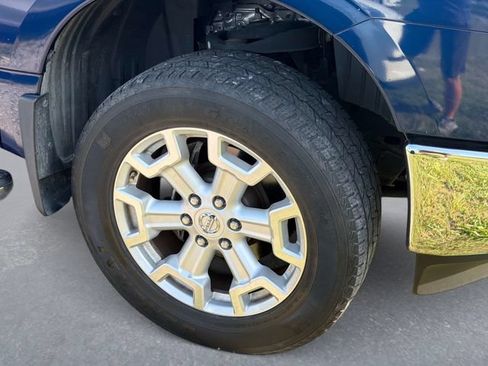 Used 2017 Nissan Titan SL AWD/4WD image 5