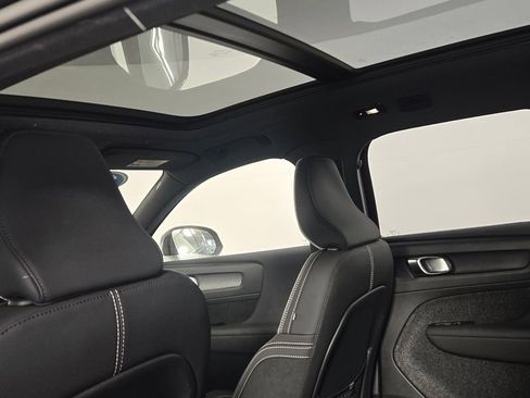 Certified 2023 Volvo XC40 B5 Ultimate w/ Climate Package image 13