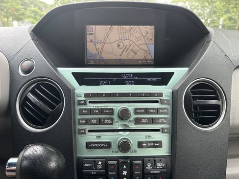 Used 2010 Honda Pilot Touring image 24