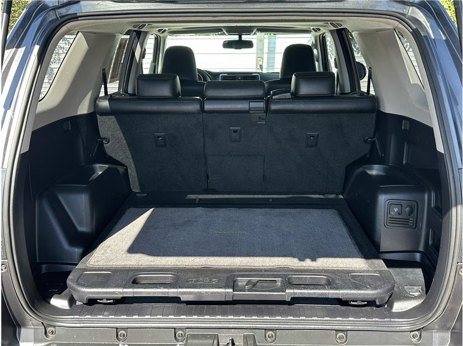 Used 2010 Toyota 4Runner SR5 AWD/4WD image 28